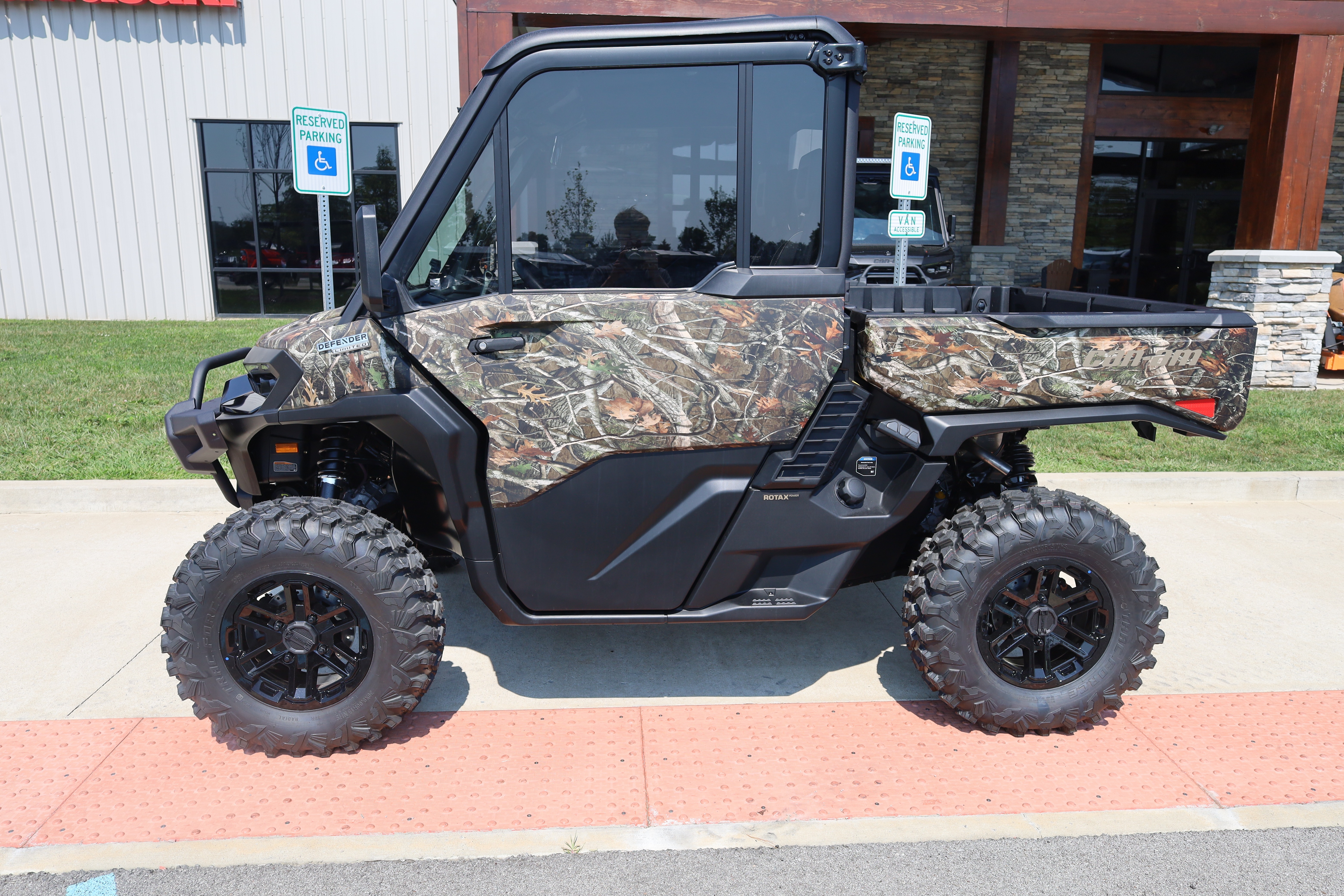 2027 Can-Am Defender Limited HD11 in georgetown KY