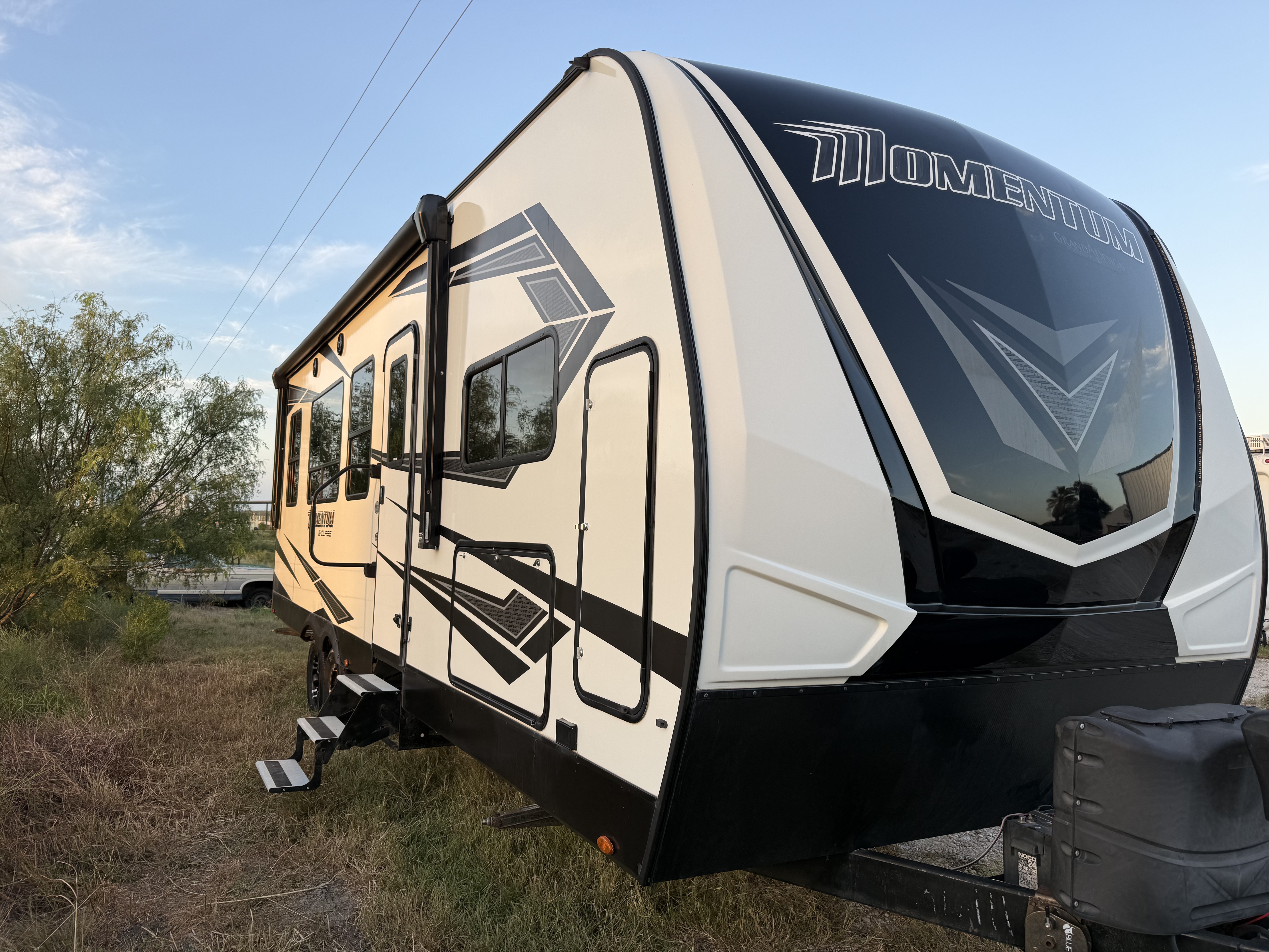 2022 Grand Design MOMENTUM G-CLASS 25G in austin TX