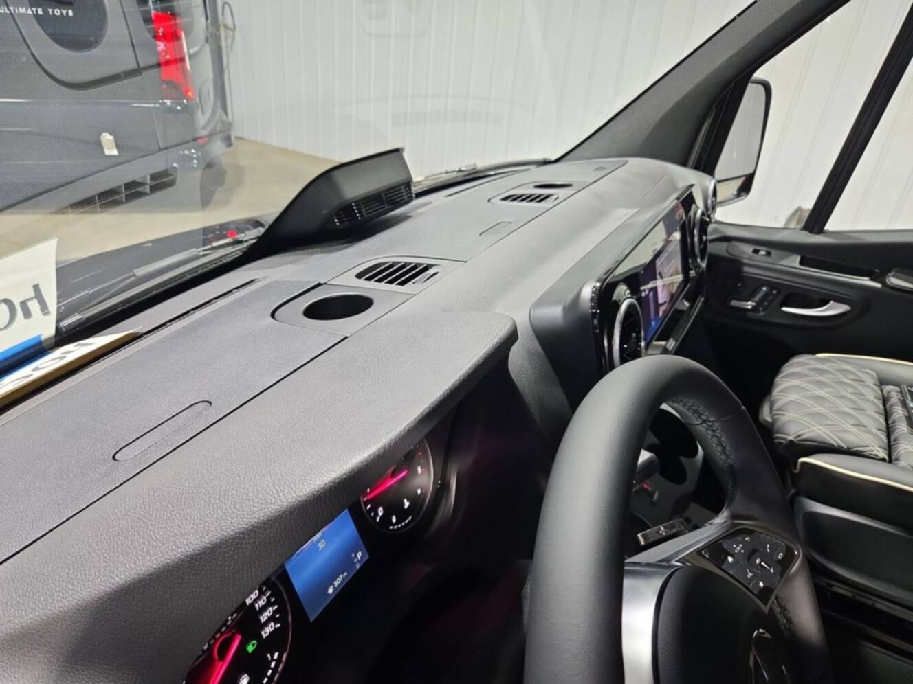 A photo of this 2027 Ultimate Toys LIMO J PRO
