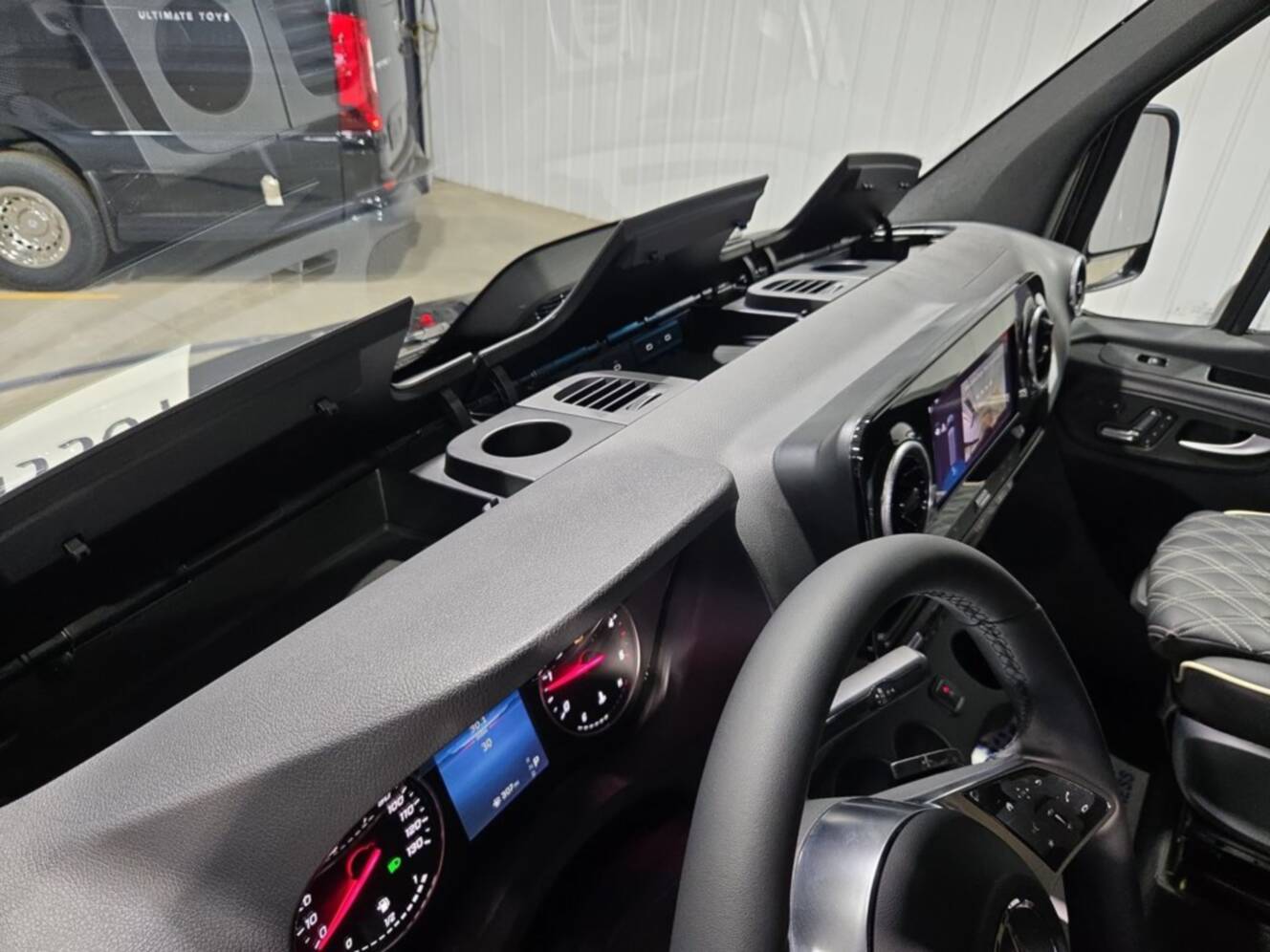 A photo of this 2027 Ultimate Toys LIMO J PRO