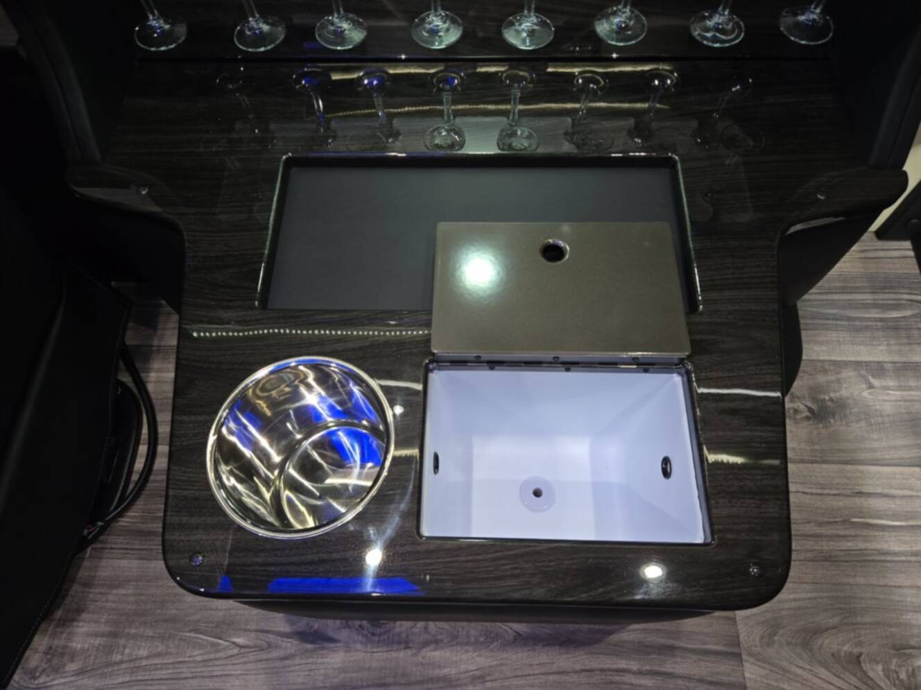 A photo of this 2027 Ultimate Toys LIMO J PRO