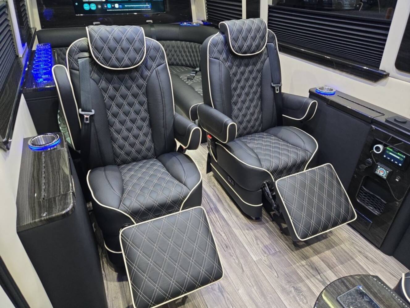 A photo of this 2027 Ultimate Toys LIMO J PRO