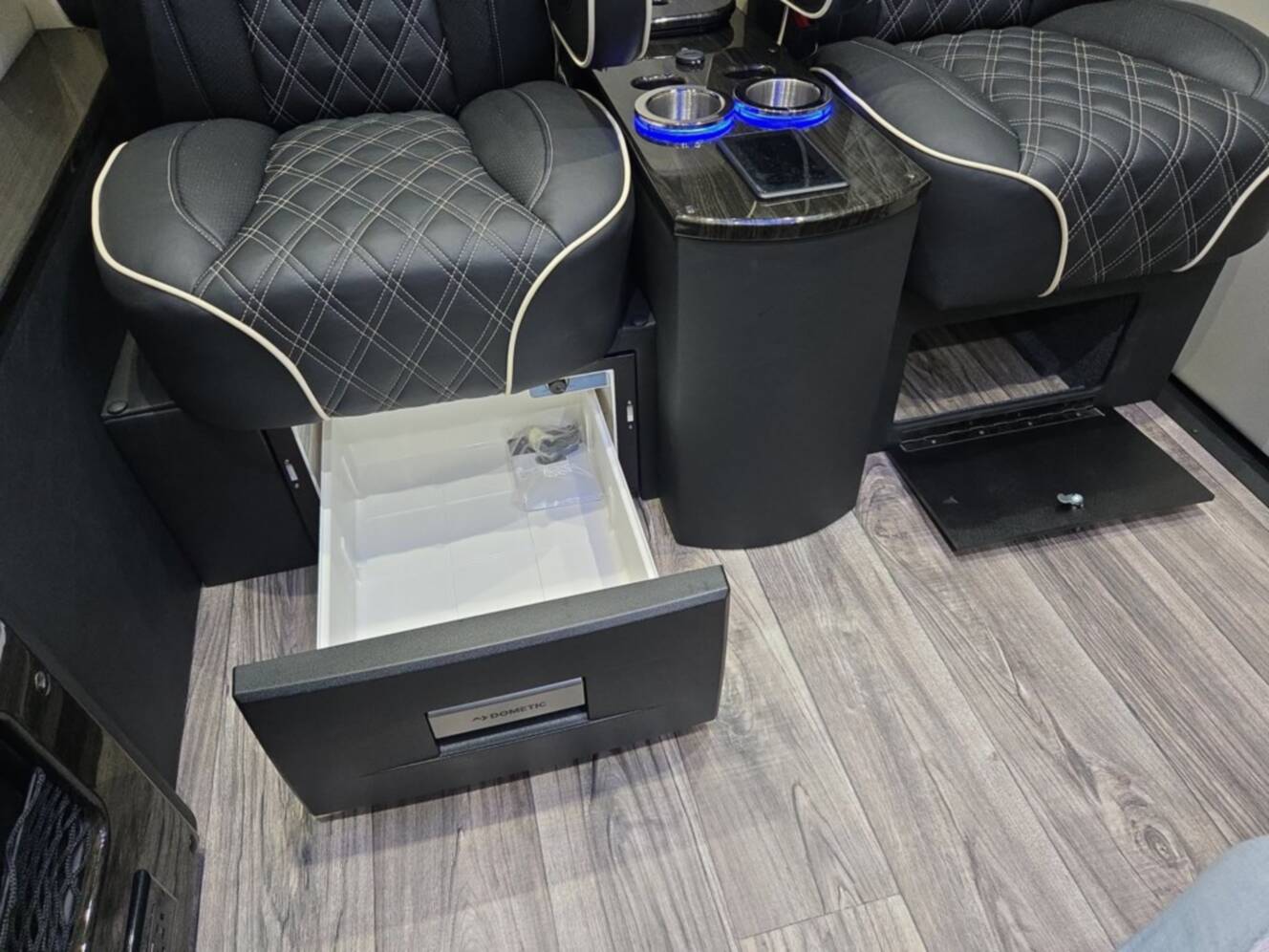 A photo of this 2027 Ultimate Toys LIMO J PRO