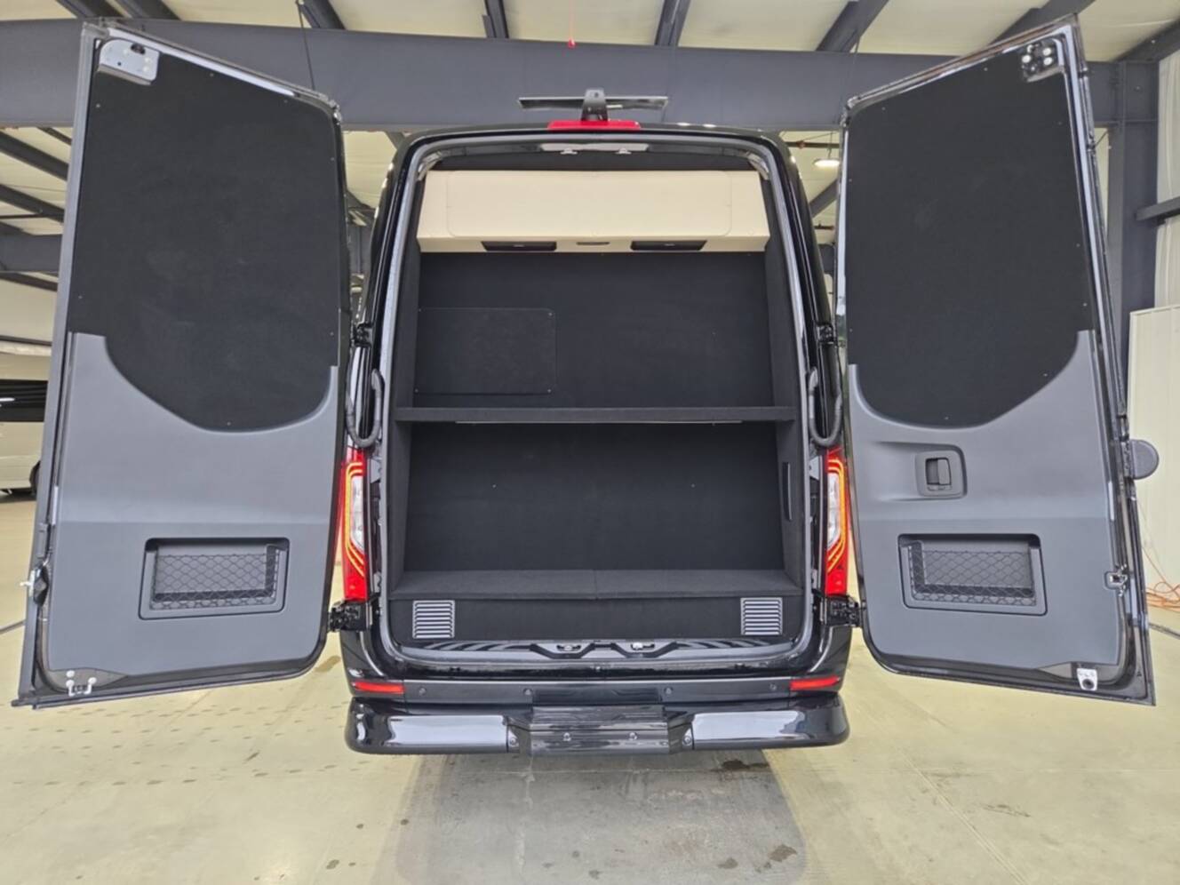 A photo of this 2027 Ultimate Toys LIMO J PRO