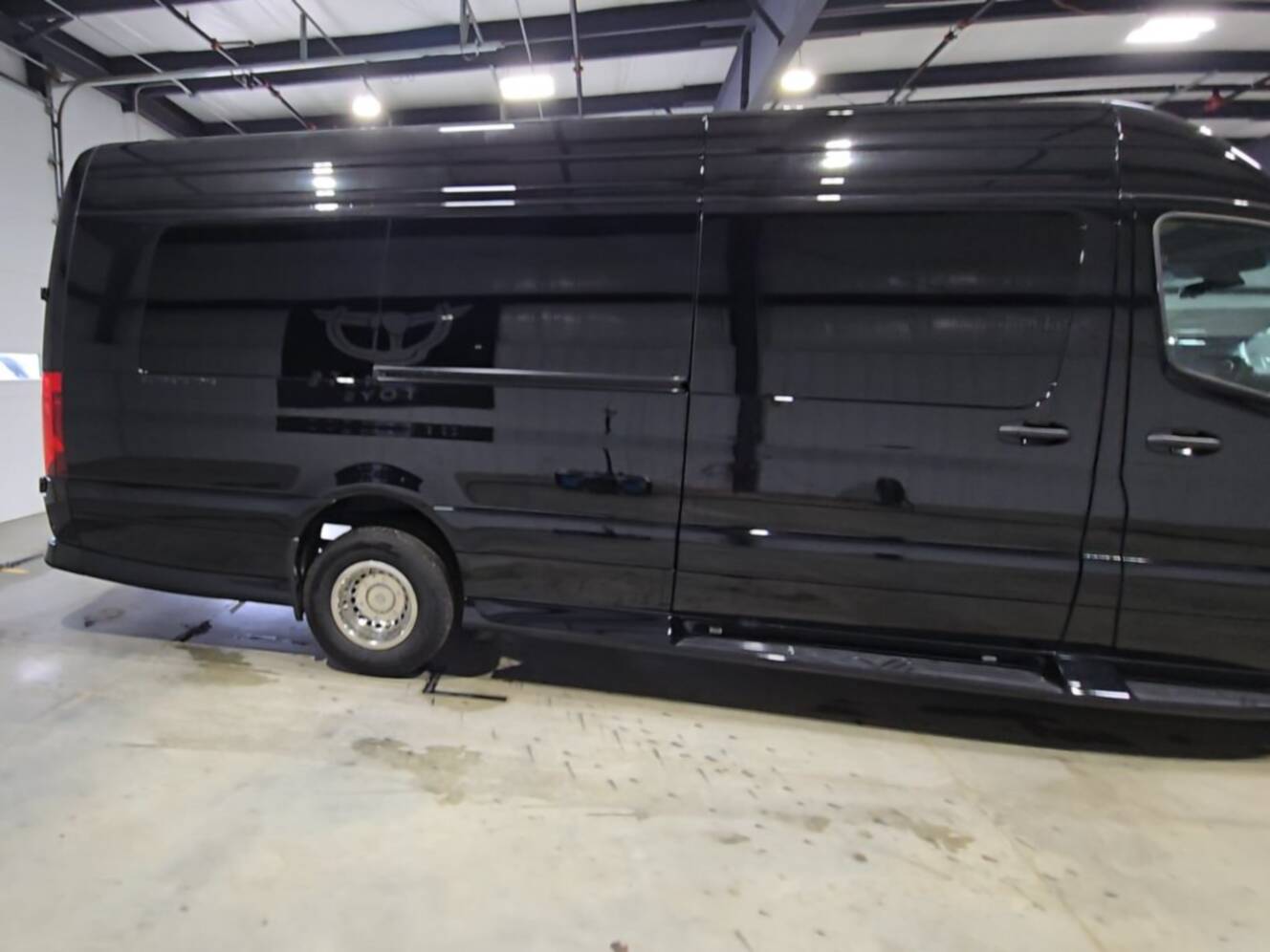A photo of this 2027 Ultimate Toys LIMO J PRO