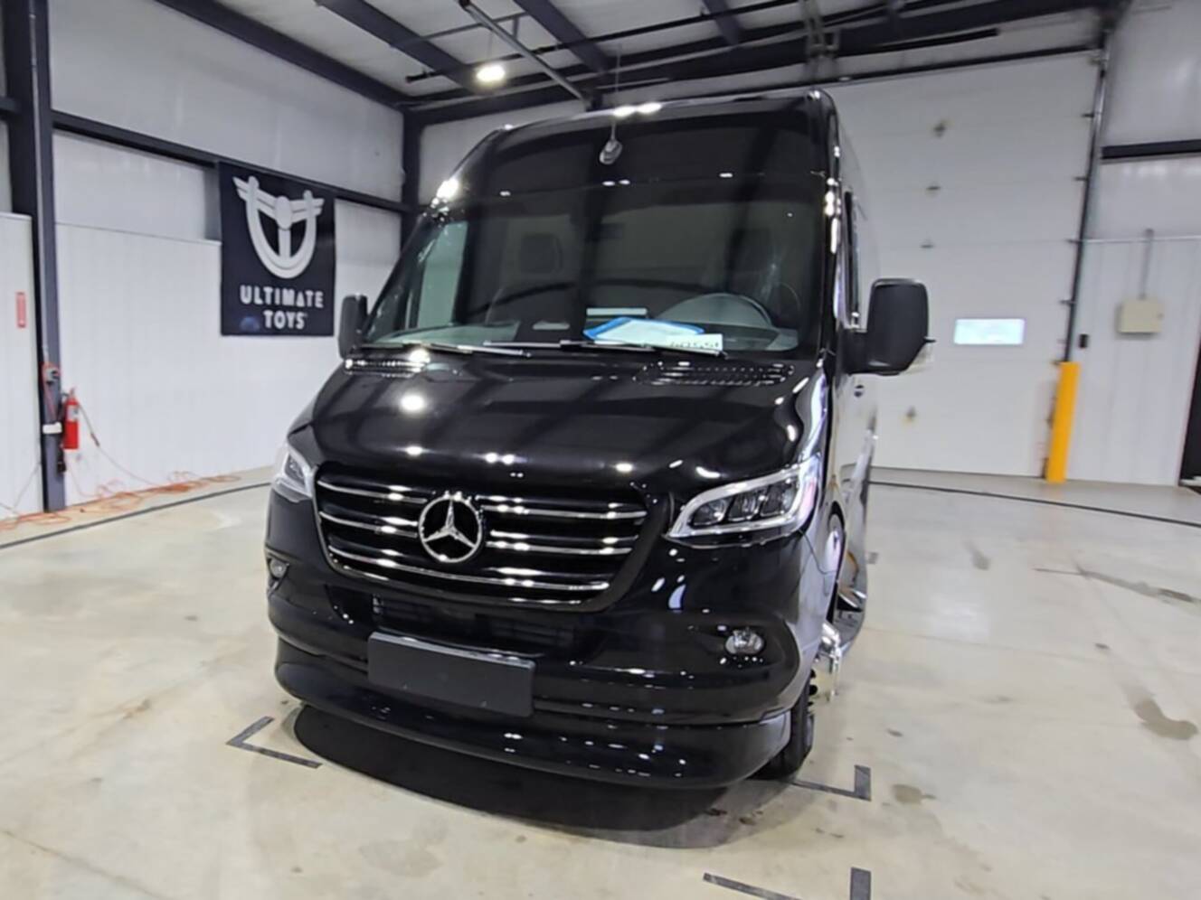 A photo of this 2027 Ultimate Toys LIMO J PRO