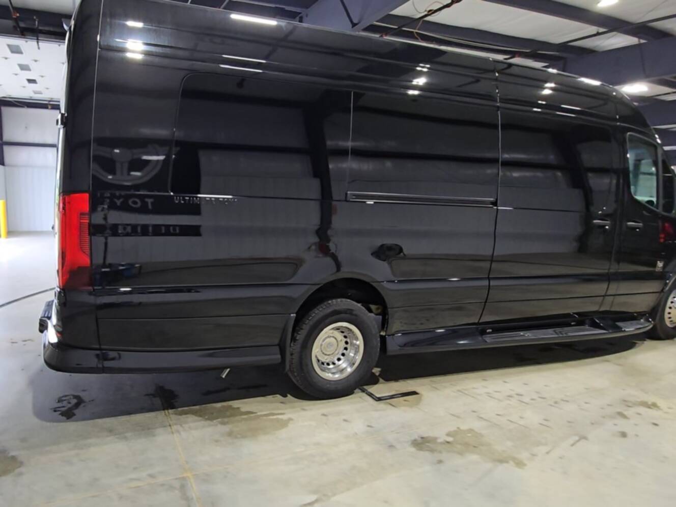 A photo of this 2027 Ultimate Toys LIMO J PRO