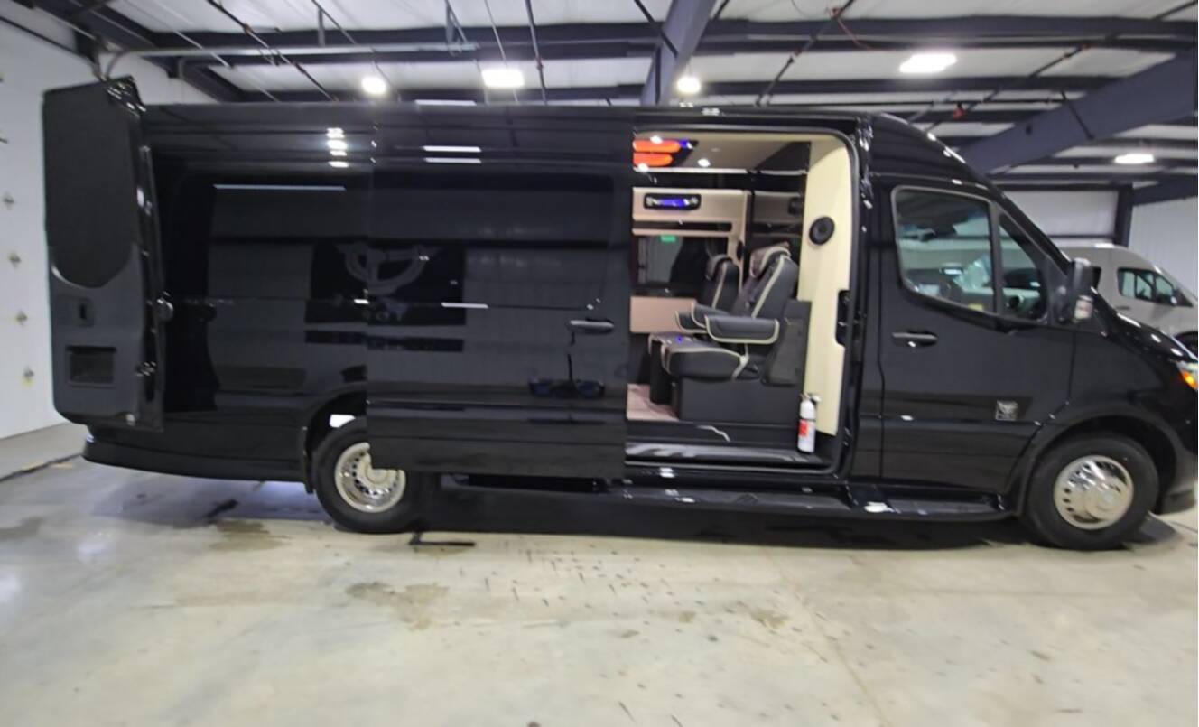 A photo of this 2027 Ultimate Toys LIMO J PRO
