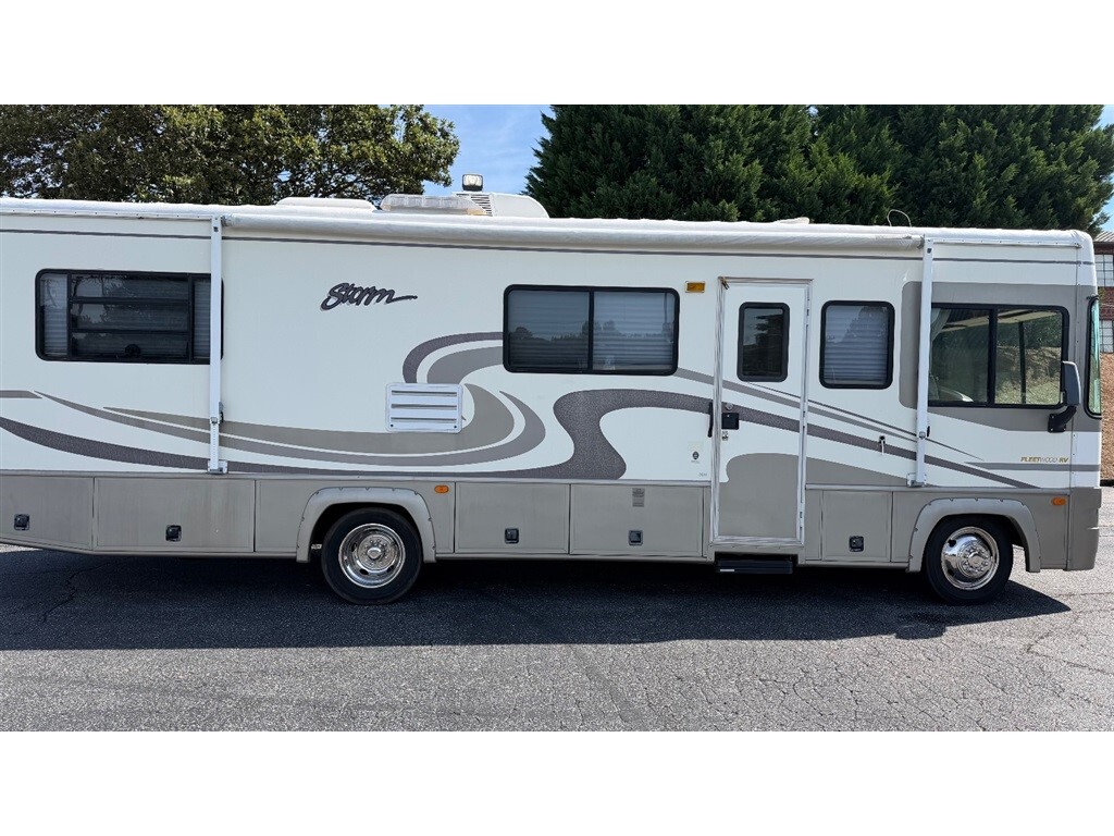 2001 Fleetwood STORM 30H in hickory NC