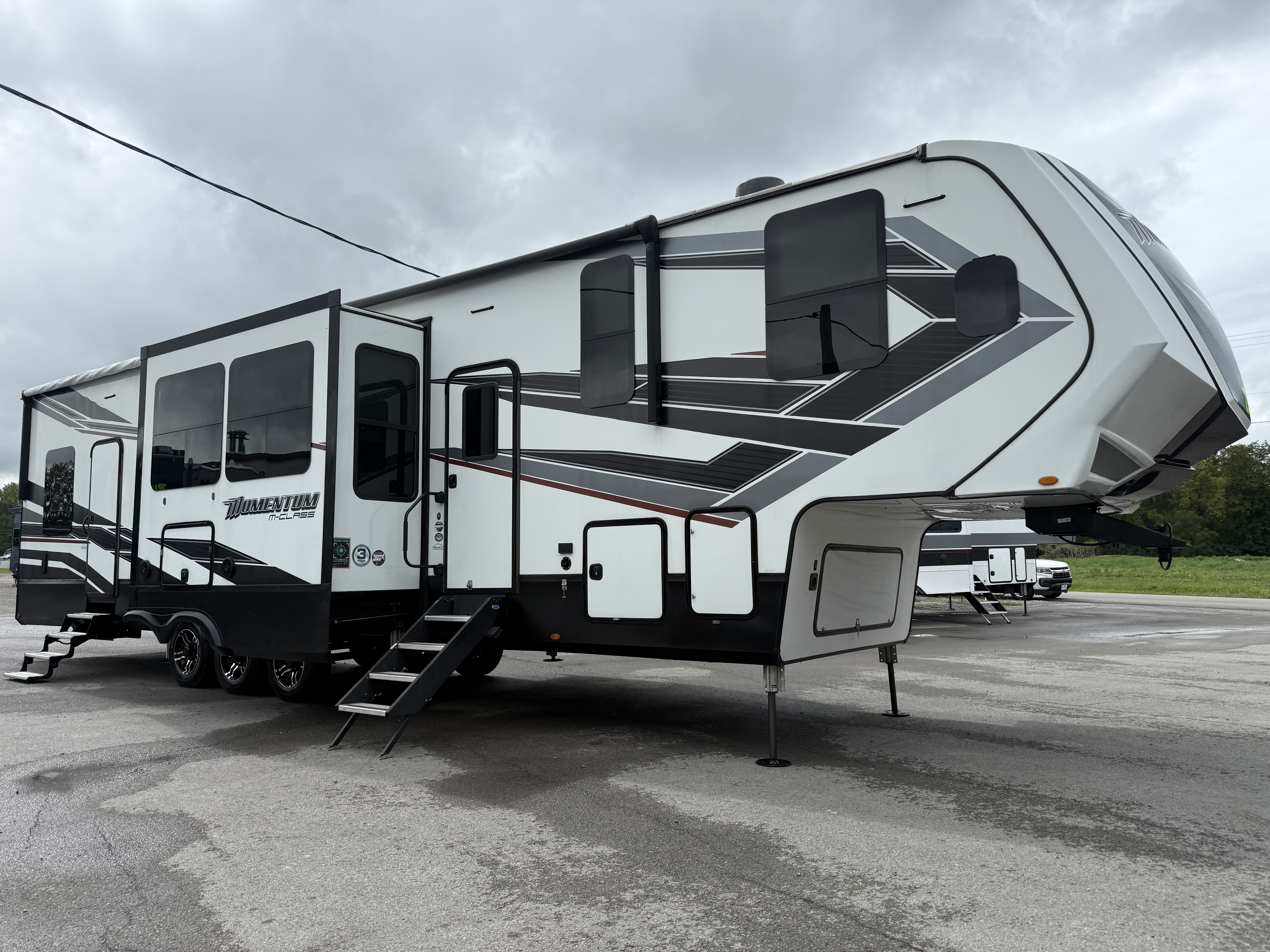 2021 Grand Design MOMENTUM 381M in findlay OH