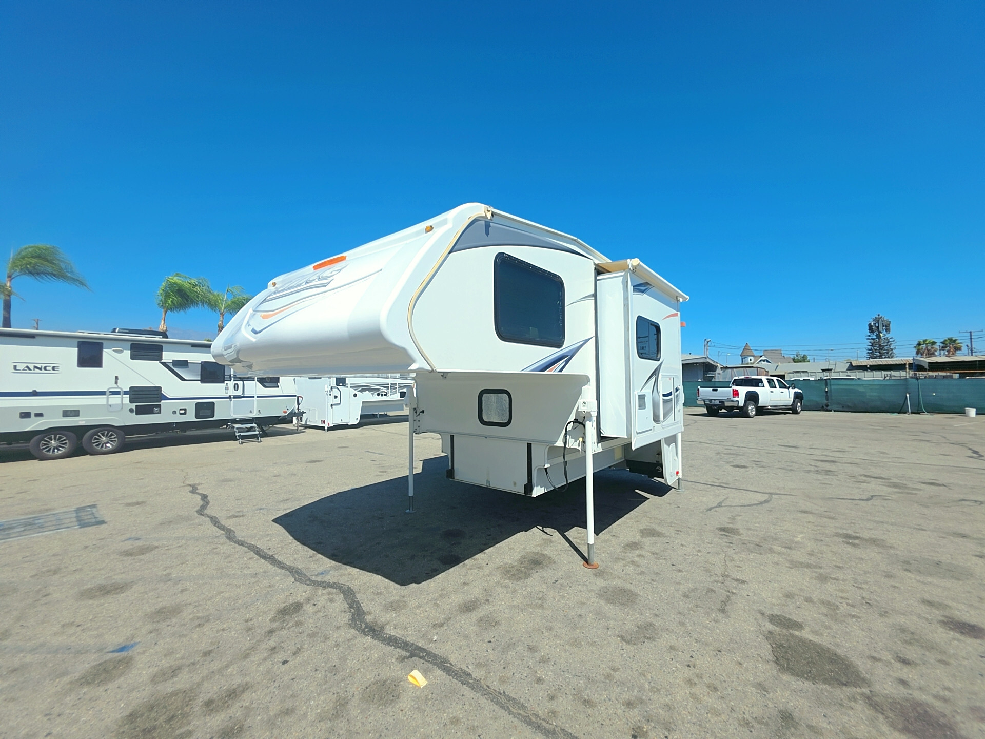 2014 Lance 992 RV