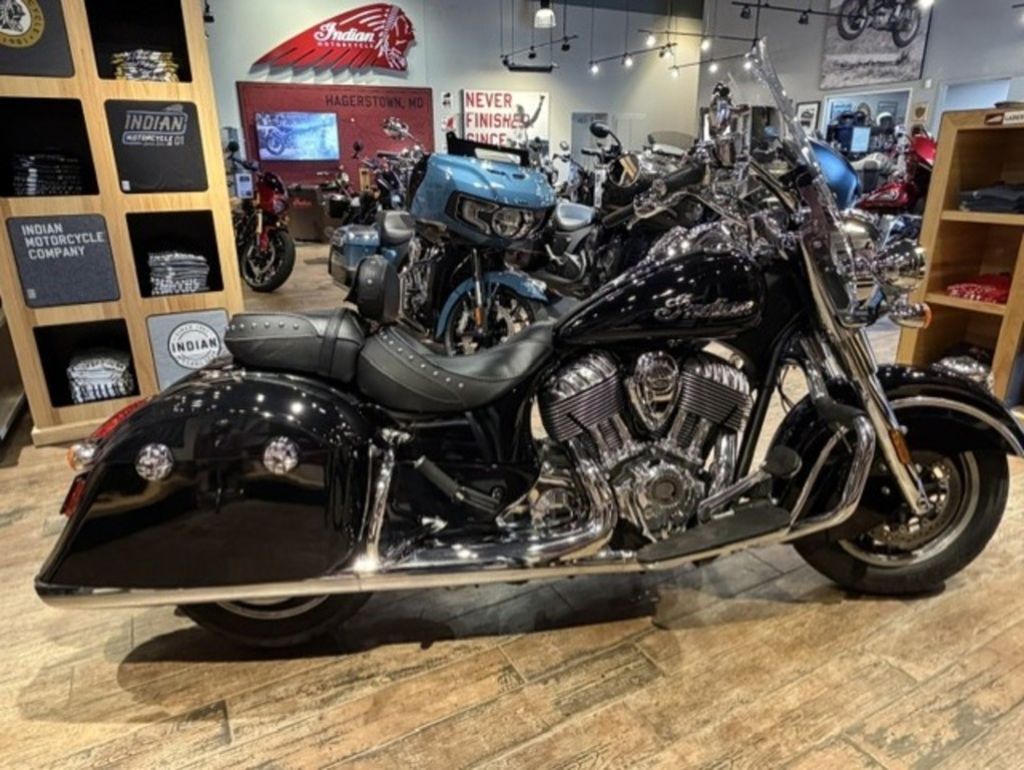 2016 Indian Motorcycle® Springfield Thunder Black in Hagerstown, MD