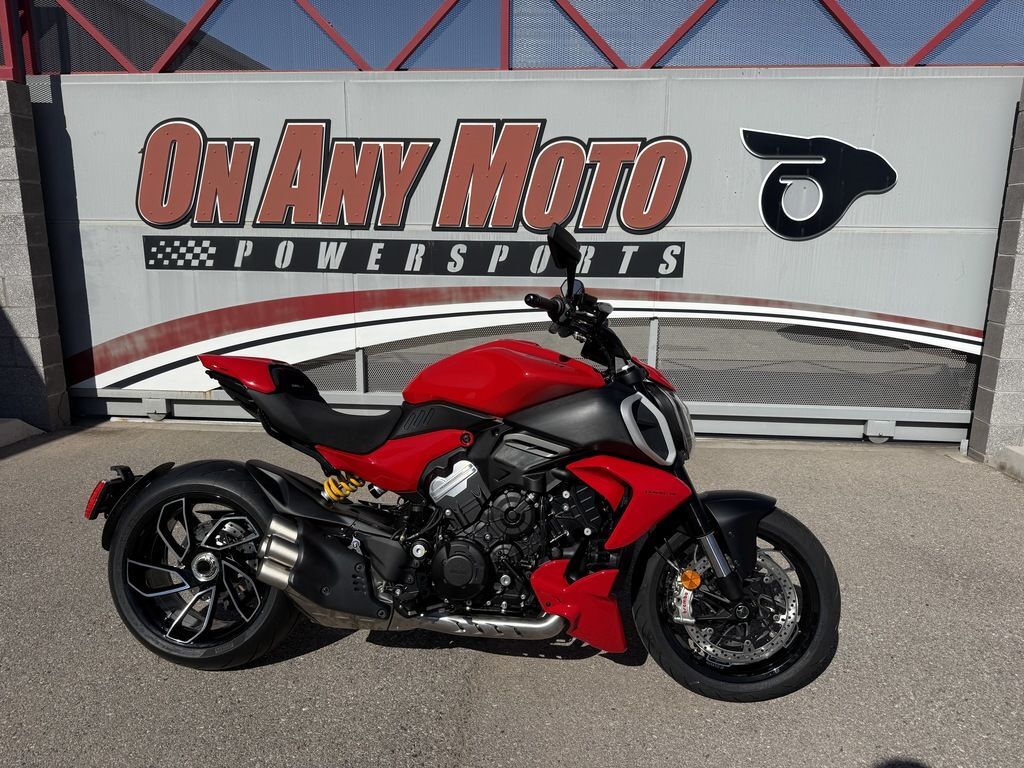 2026 Ducati Diavel V4 Red V4 in Tucson, AZ