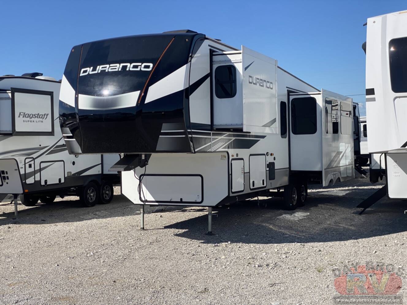 A photo of this 2023 Kz Durango D321RKT