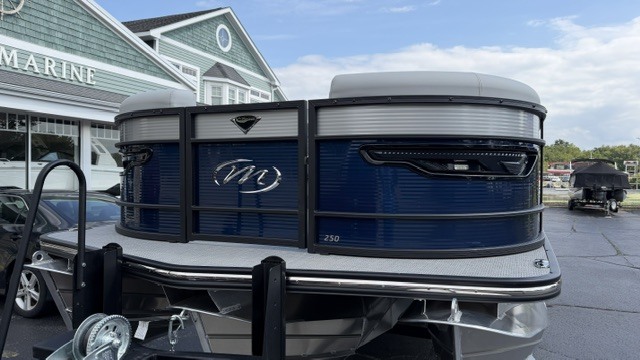 2027 Manitou 25' RF VPII Encore STERN LOUNGER (SL) in delavan WI