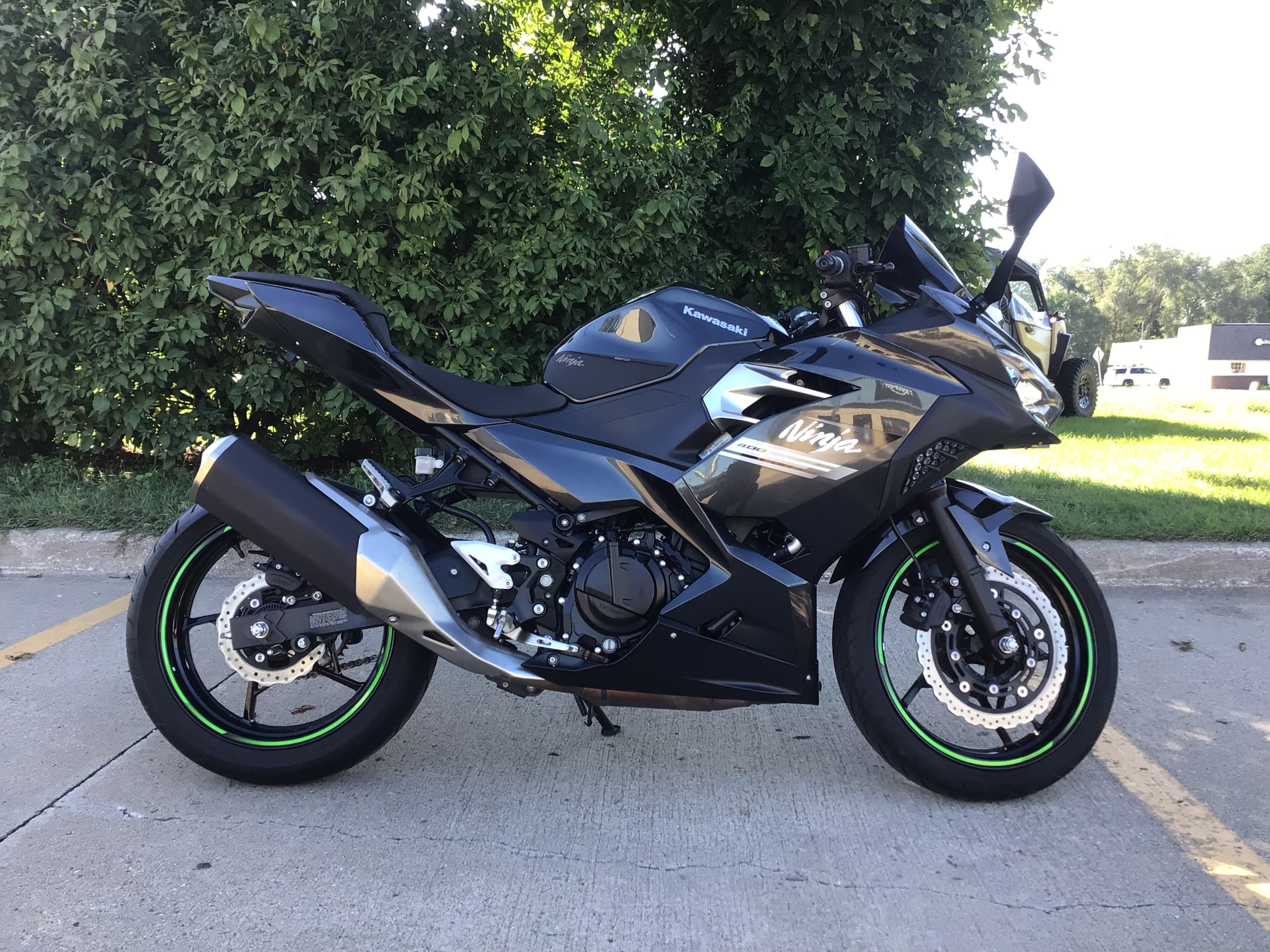 2022 Kawasaki Ninja 400 BASE in Des Moines, IA