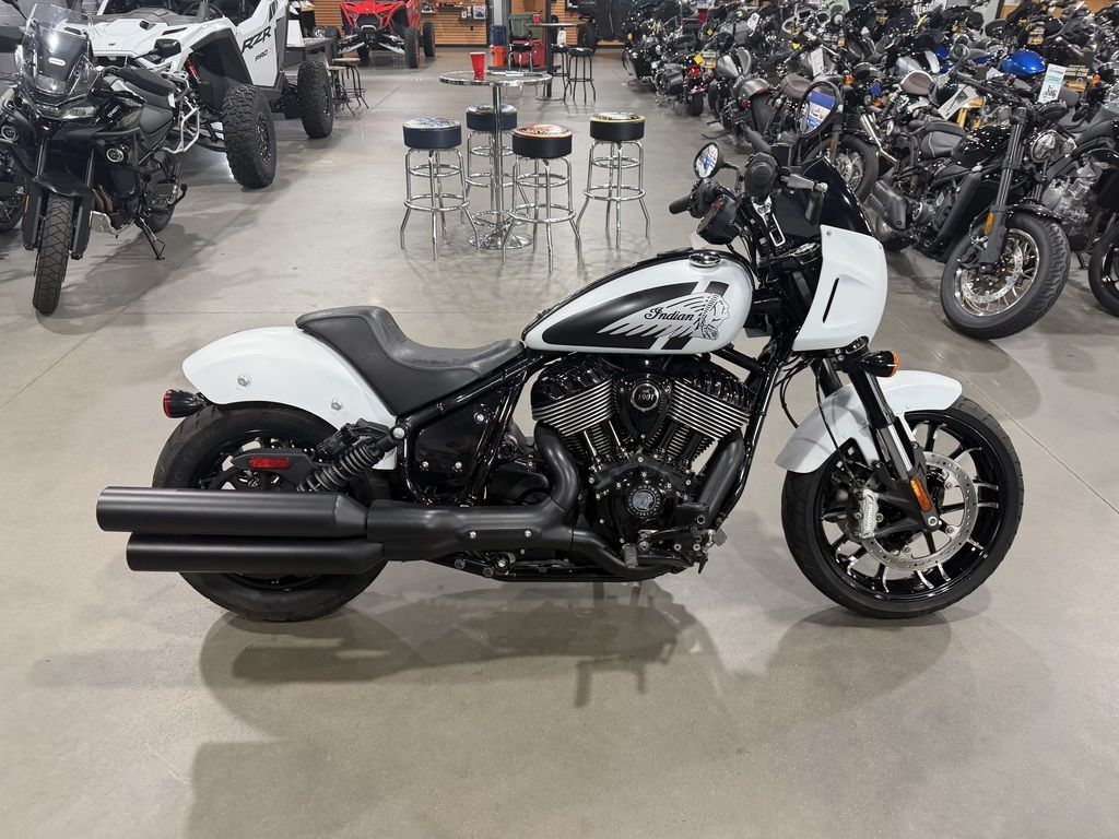 2024 Indian Motorcycle® Sport Chief Ghost White Metallic Smoke in Fayetteville, NC