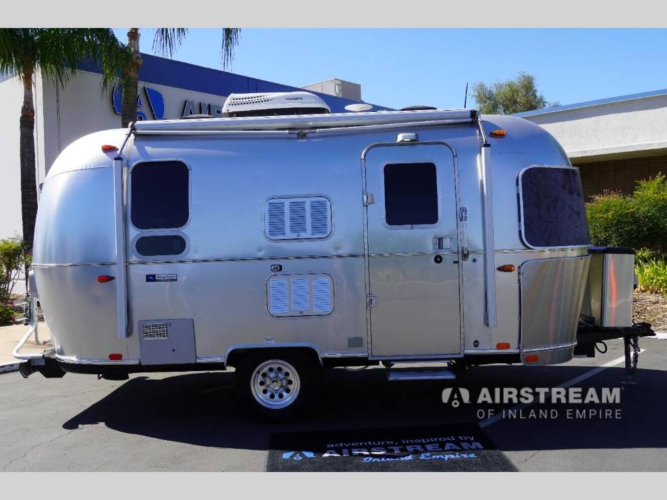 A photo of this 2018 Airstream TOMMY BAHAMA 19CB