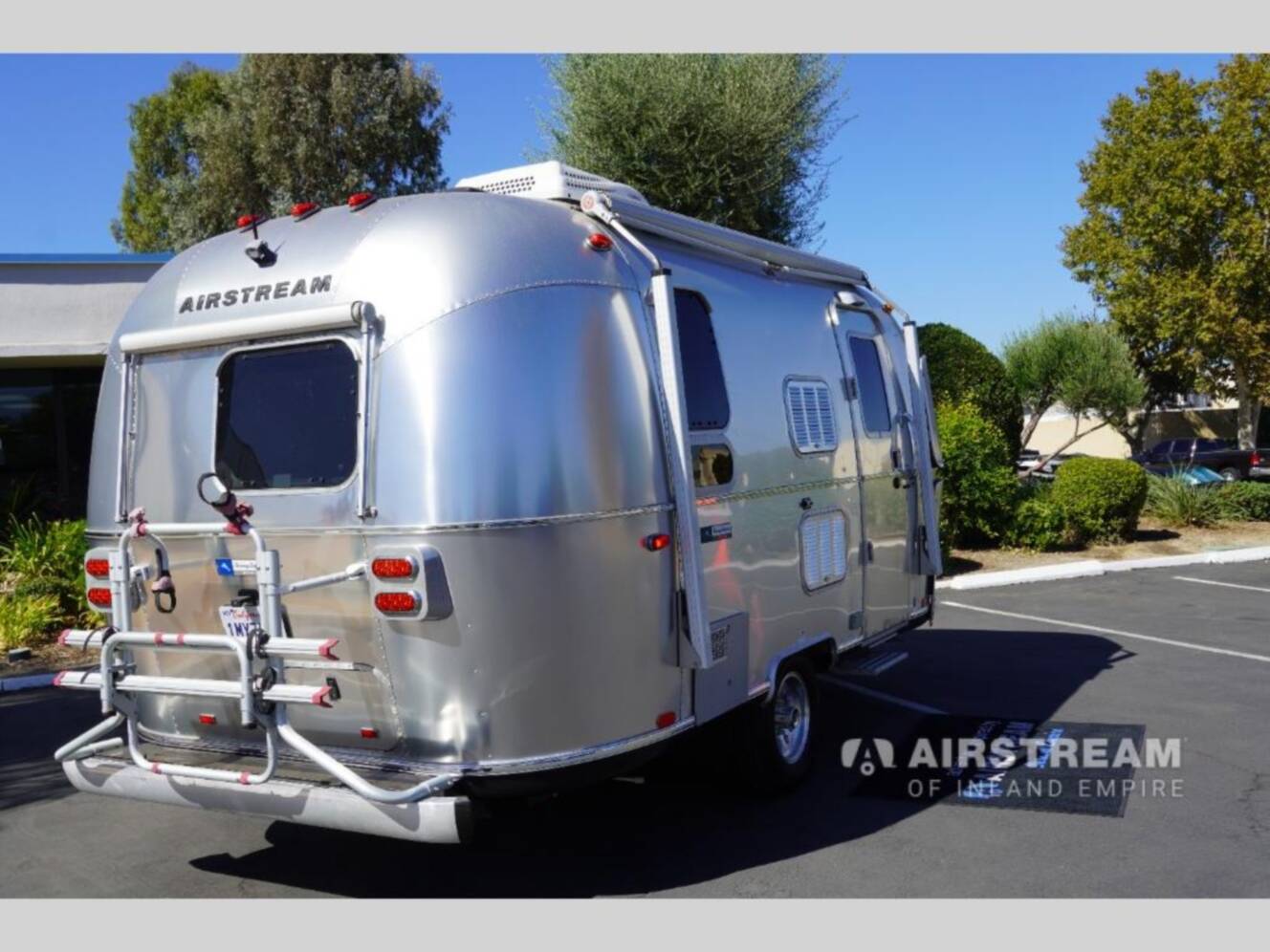 A photo of this 2018 Airstream TOMMY BAHAMA 19CB
