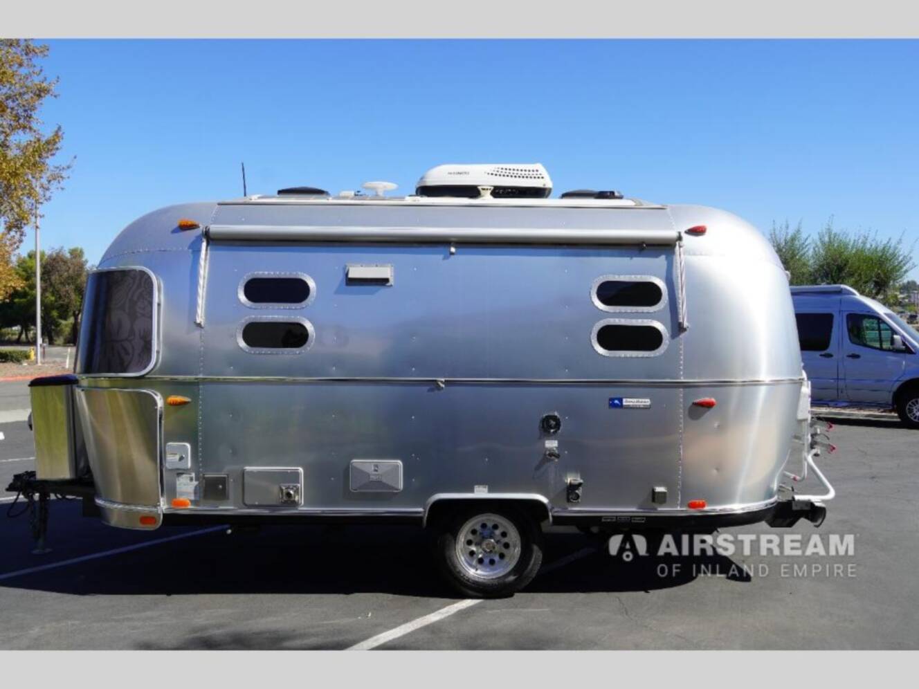 A photo of this 2018 Airstream TOMMY BAHAMA 19CB