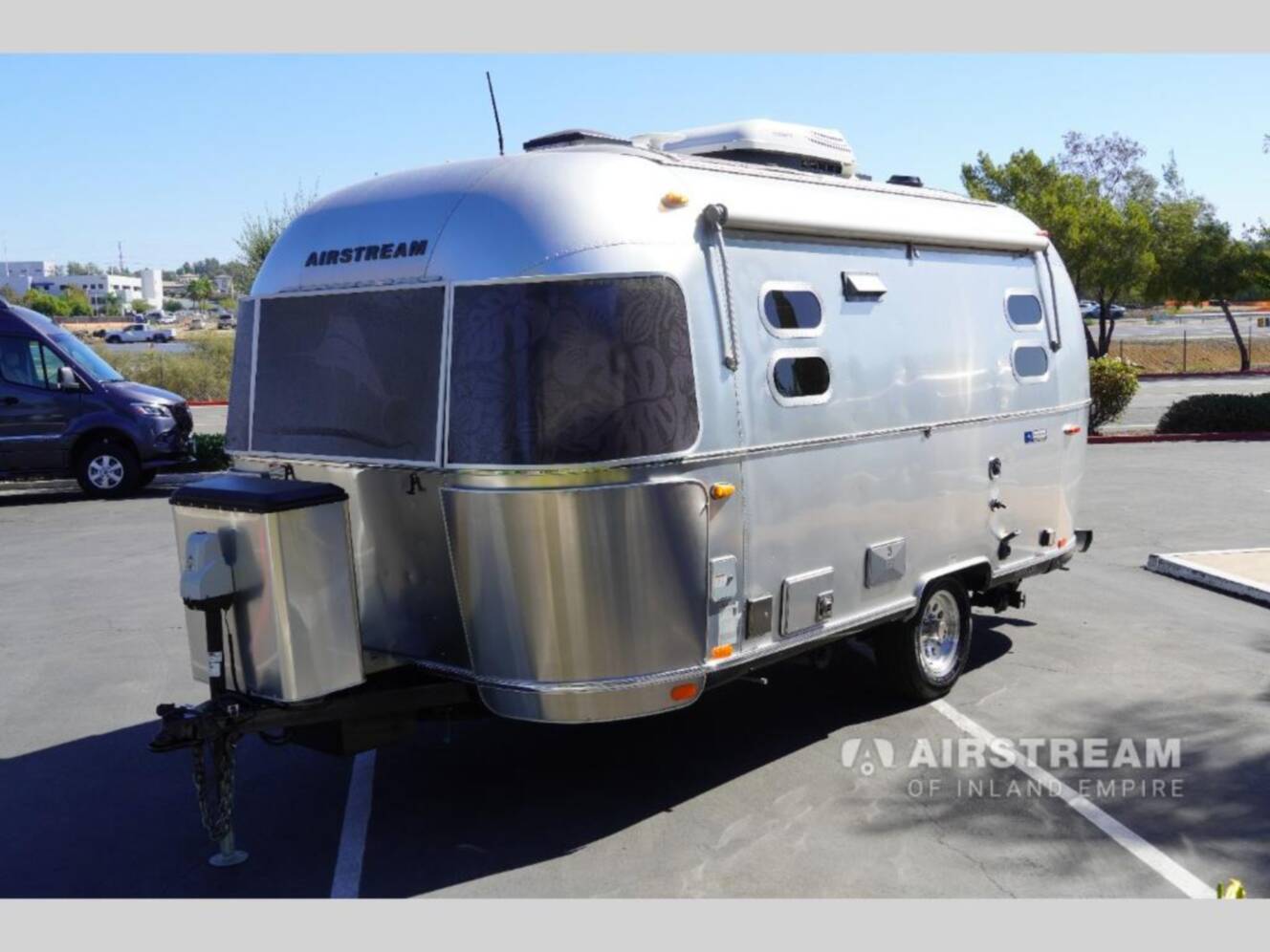 A photo of this 2018 Airstream TOMMY BAHAMA 19CB