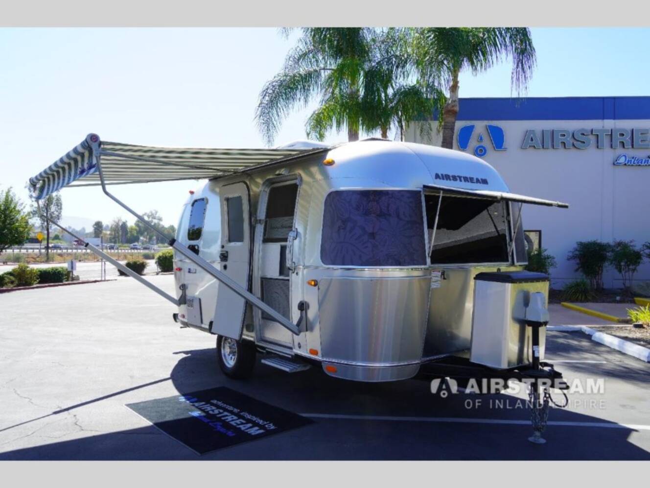 A photo of this 2018 Airstream TOMMY BAHAMA 19CB