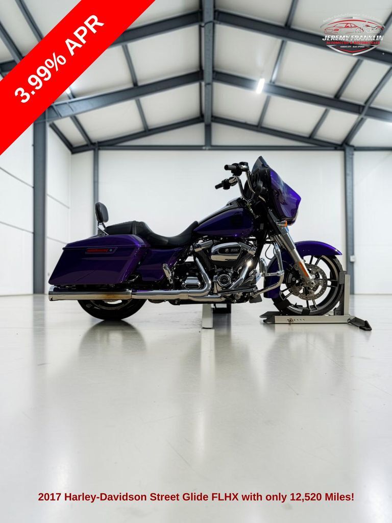 2017 Harley-Davidson Street Glide in Blue Springs, MO