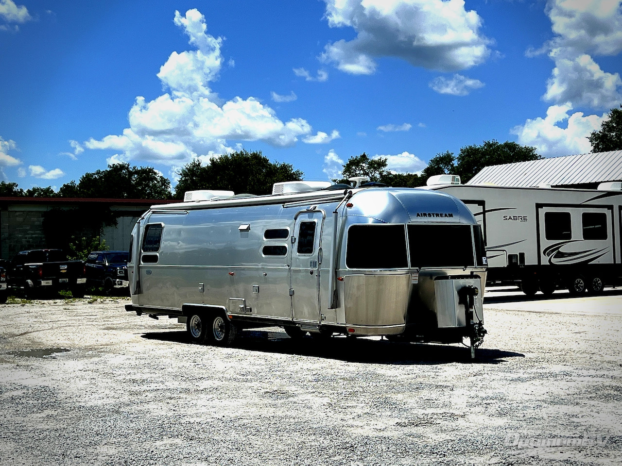 2023 Airstream Globetrotter 30RB in mims FL