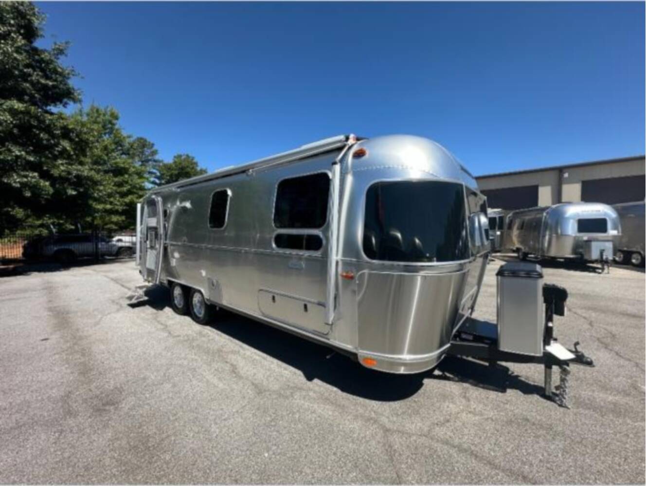 A photo of this 2026 Airstream Globetrotter 27FB Twin