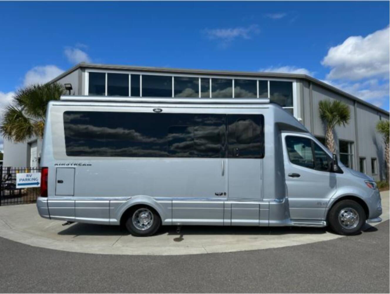 A photo of this 2026 Airstream Atlas