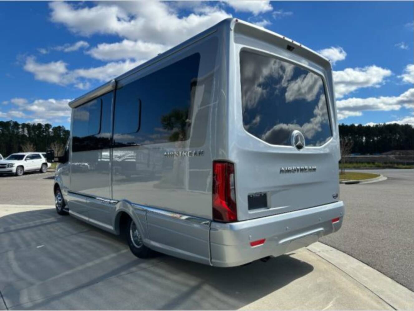A photo of this 2026 Airstream Atlas