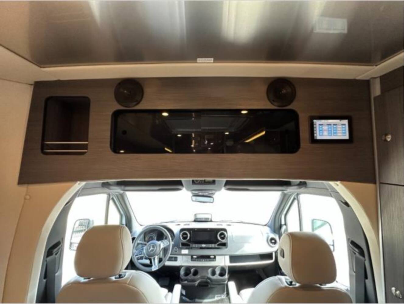 A photo of this 2026 Airstream Atlas