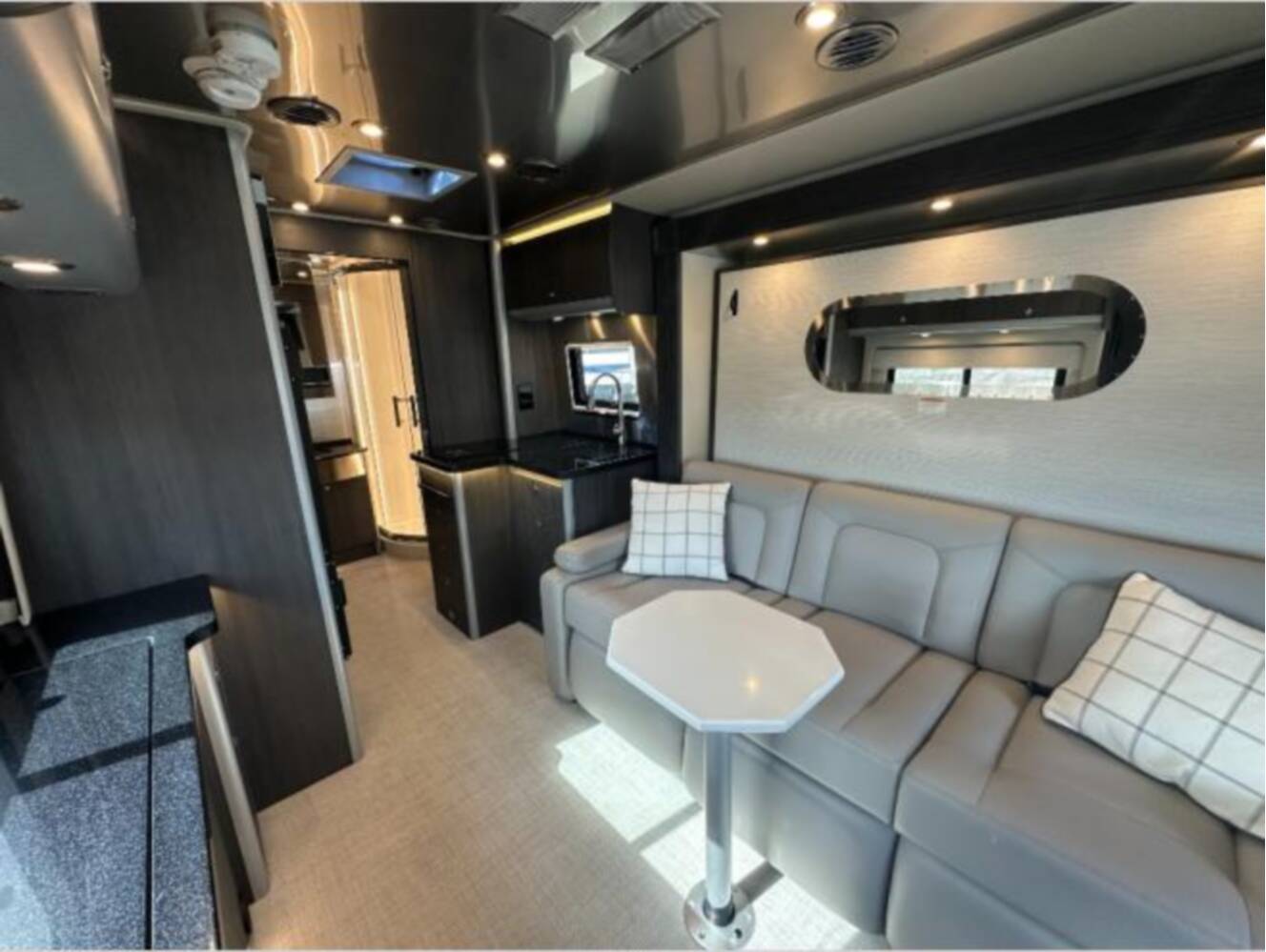A photo of this 2026 Airstream Atlas