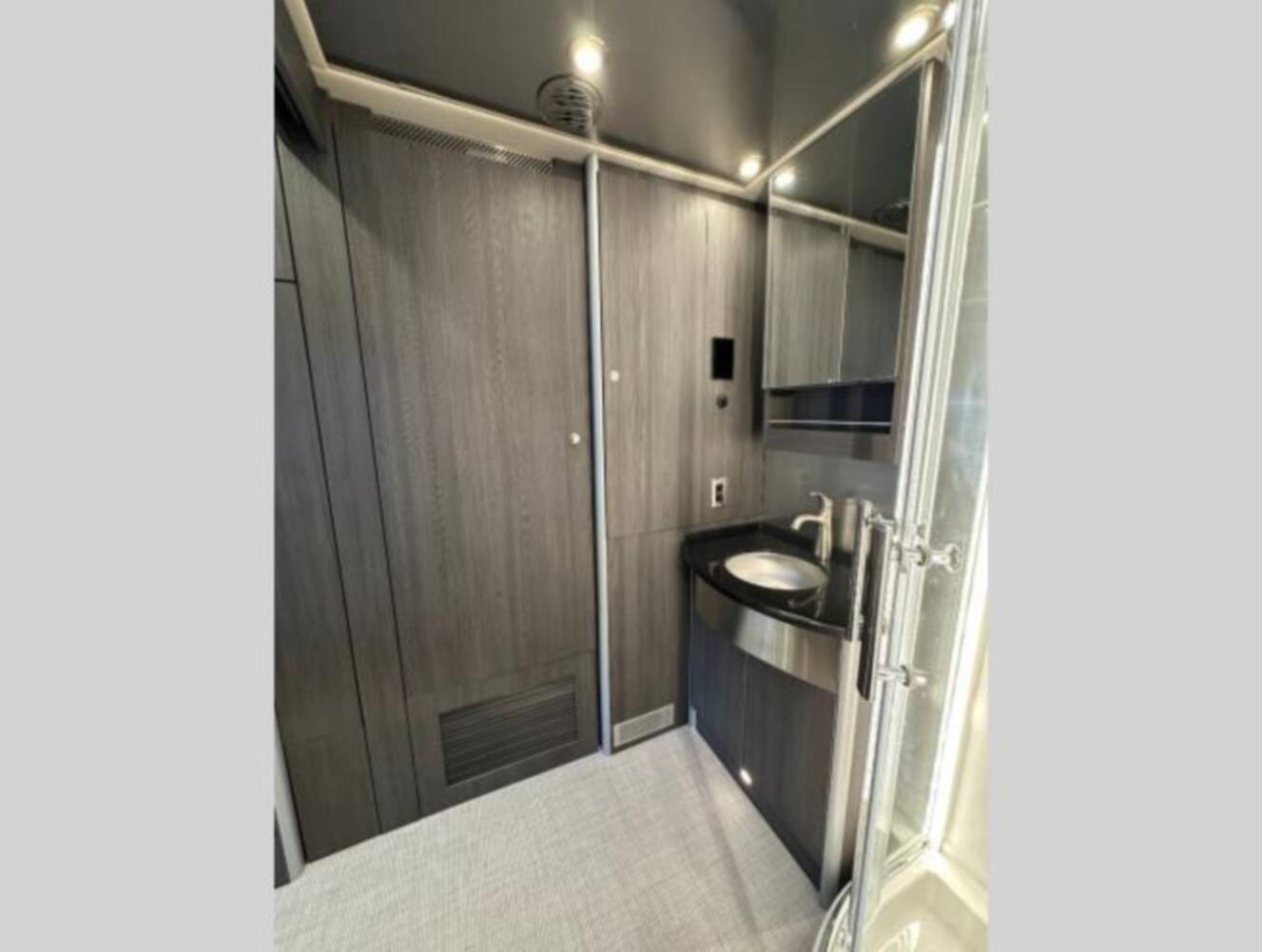 A photo of this 2026 Airstream Atlas
