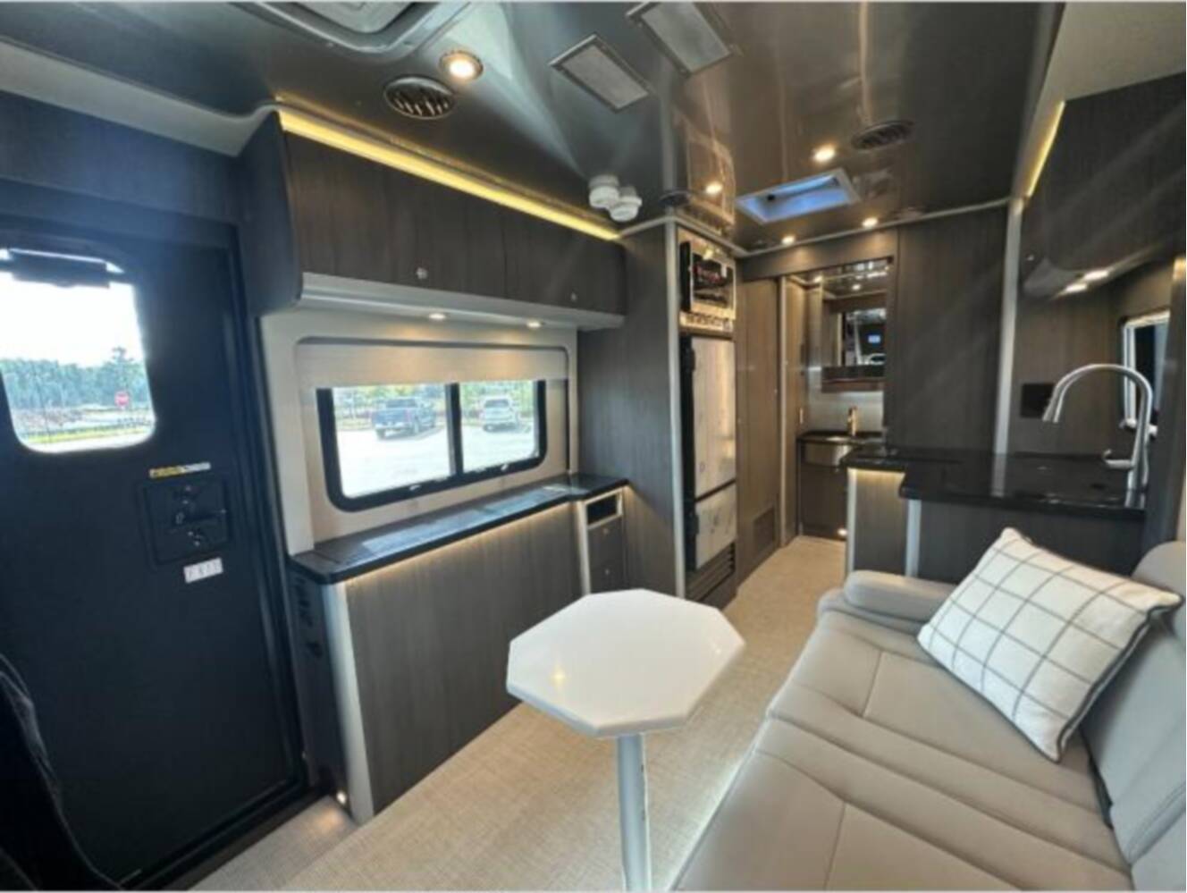 A photo of this 2026 Airstream Atlas