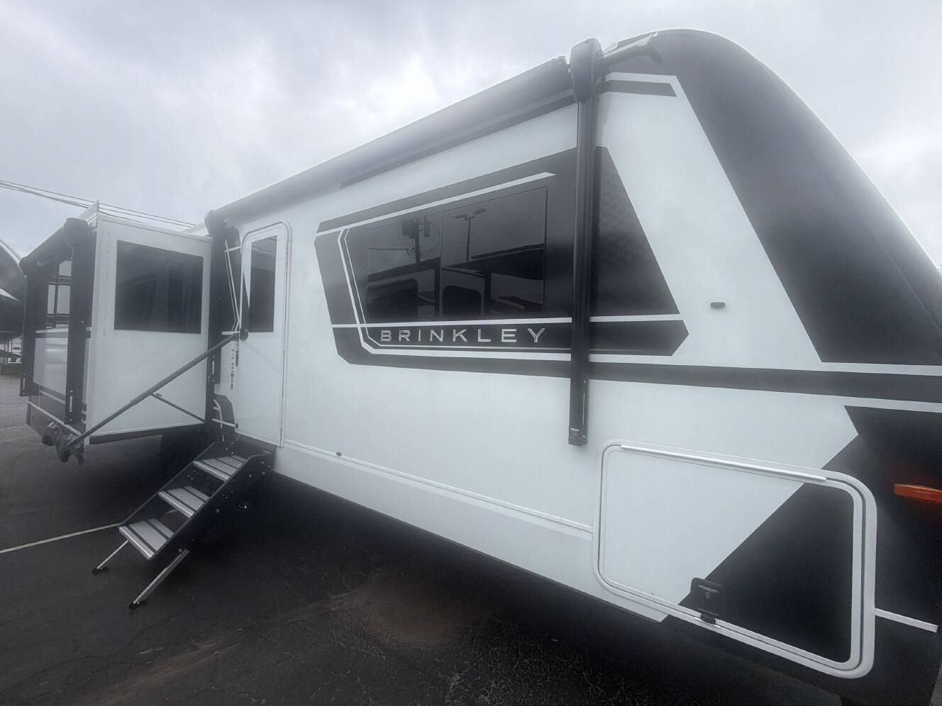 A photo of this 2024 Brinkley MODEL Z AIR 295
