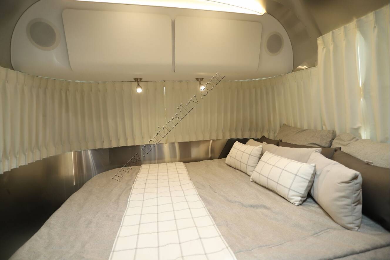 A photo of this 2021 Airstream Globetrotter 25FB