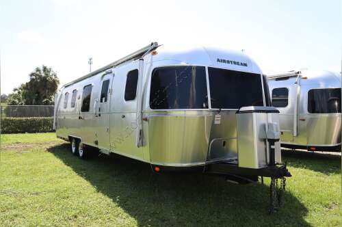 2018 Airstream Classic 33FB in ft. myers FL