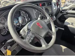 2022 KENWORTH T880