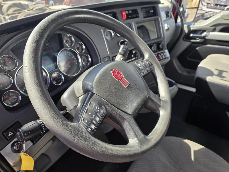 2022 KENWORTH T880