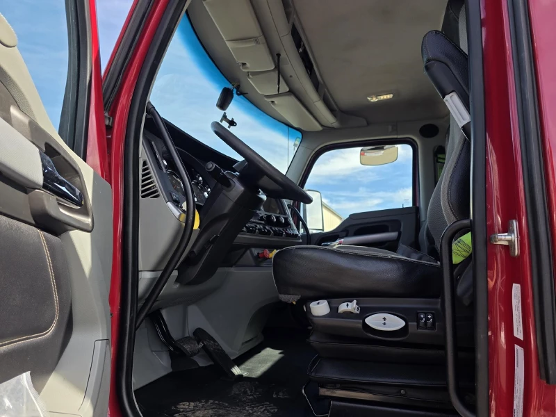 2022 KENWORTH T880