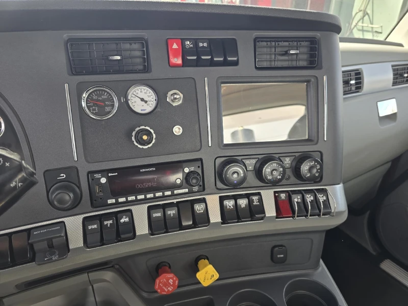 2022 KENWORTH T880