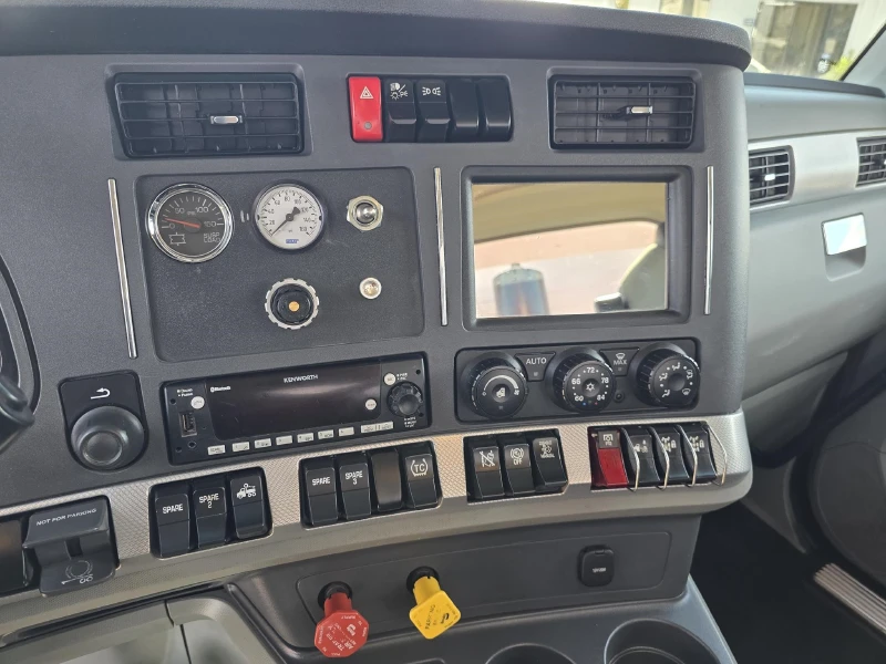 2022 KENWORTH T880