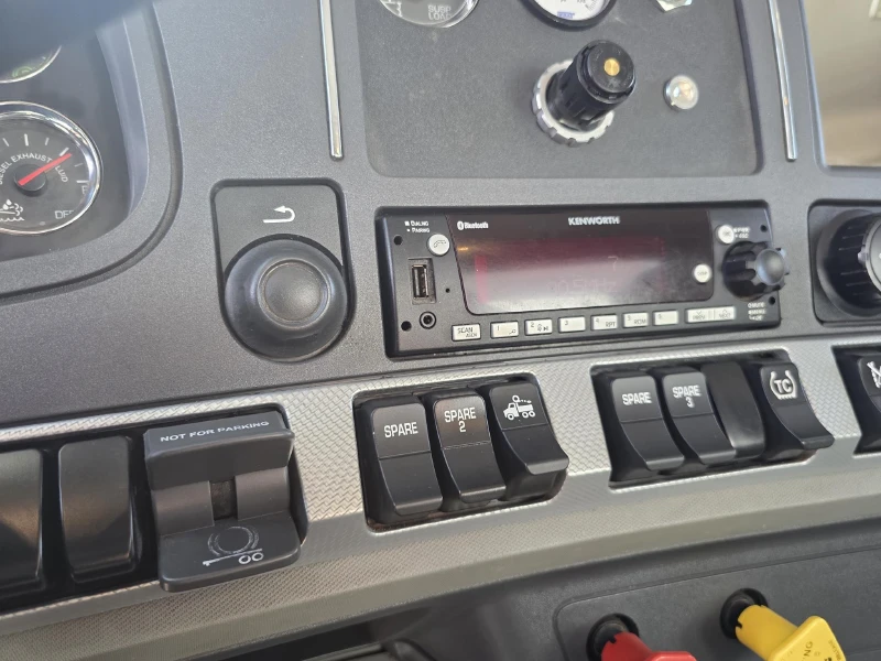 2022 KENWORTH T880