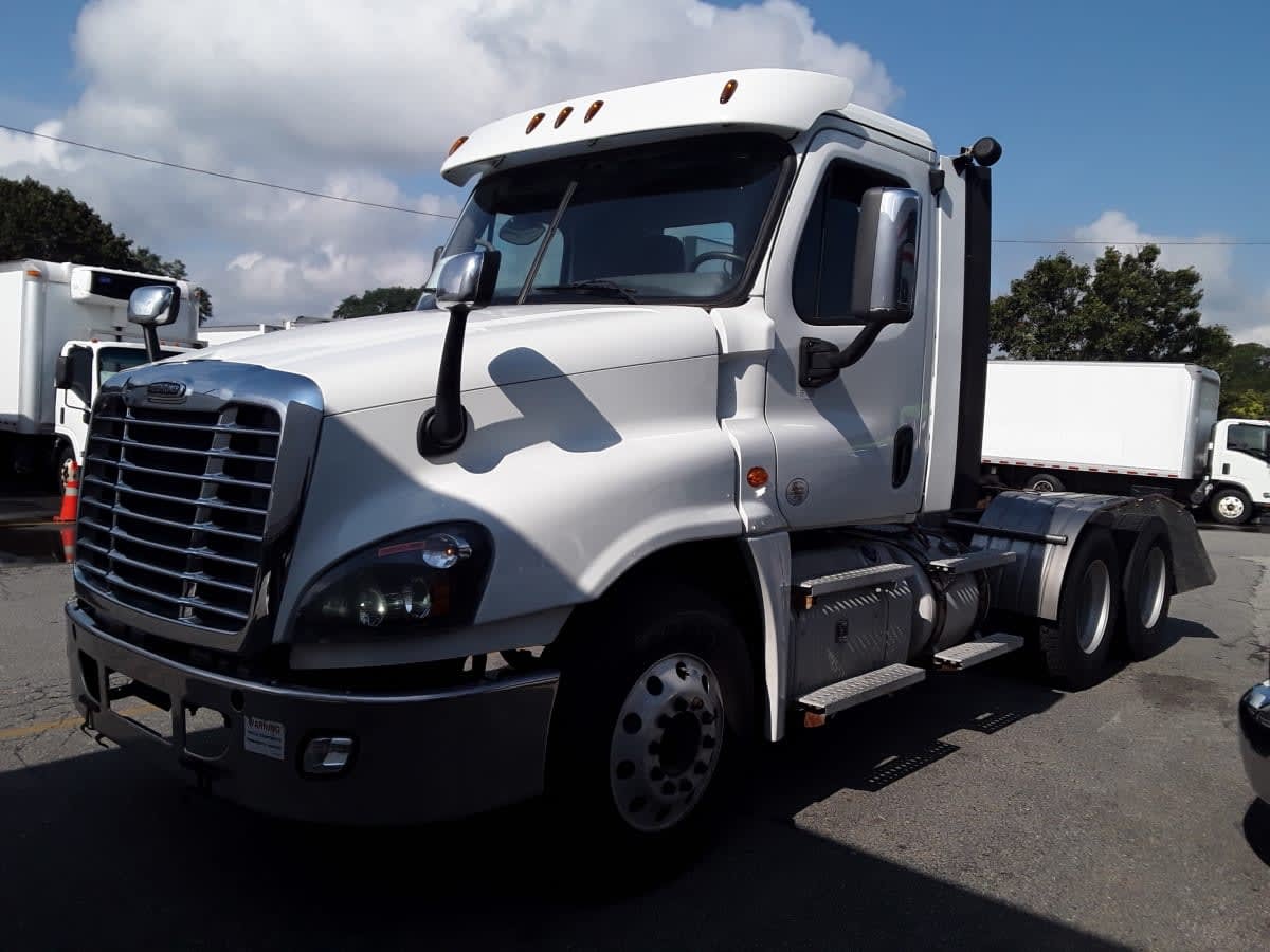 2020 FREIGHTLINER CASCADIA 125 in Salisbury, MA