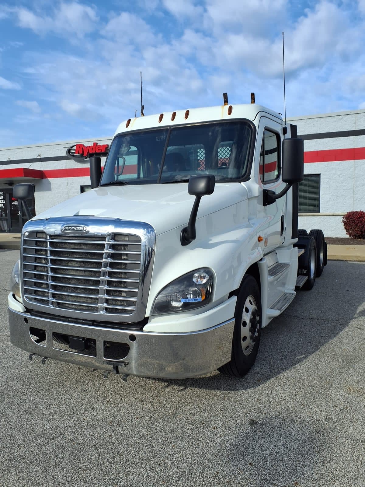 2019 FREIGHTLINER CASCADIA 125 in Cleveland, OH