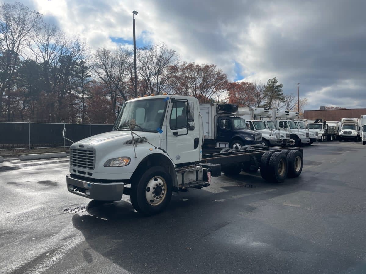2016 FREIGHTLINER BUSINESS CLASS M2 106 in Farmingdale, NY