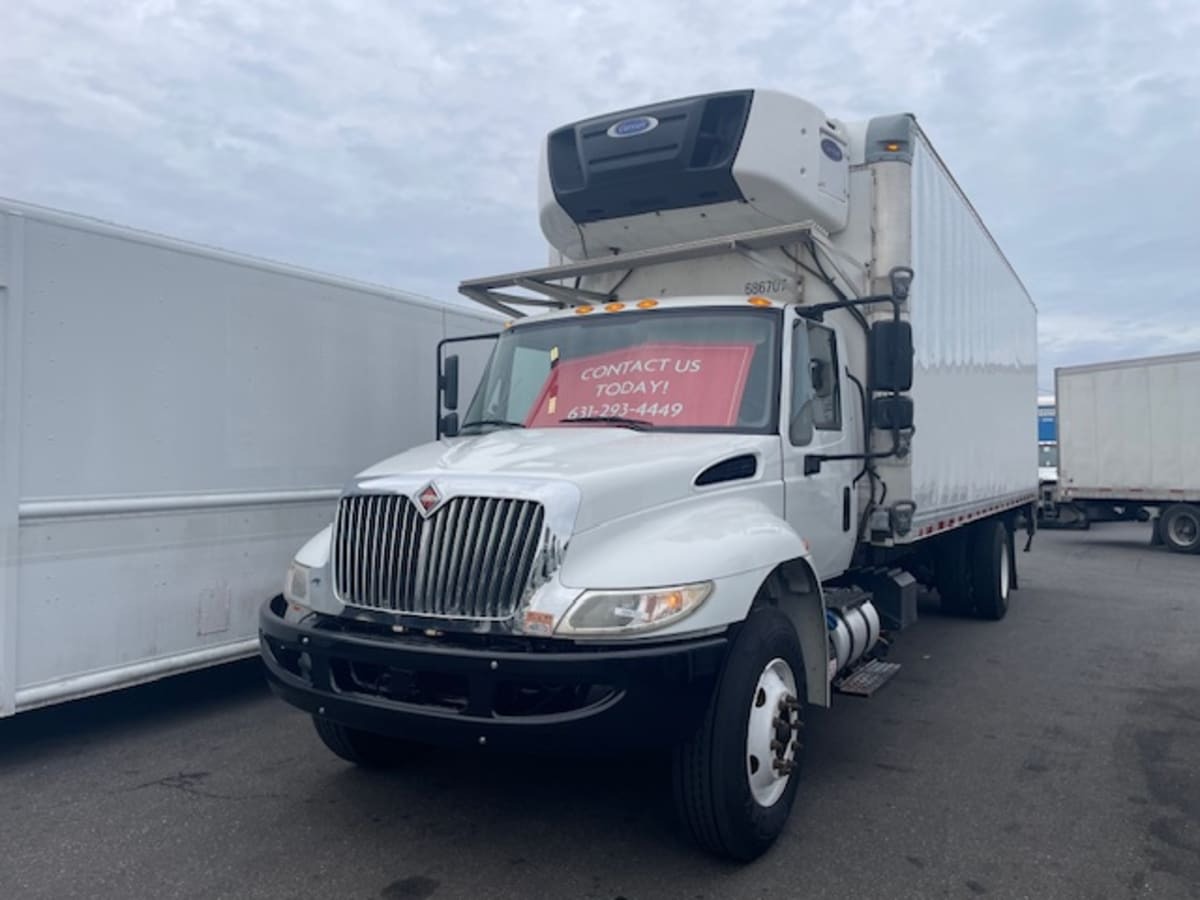 2018 INTERNATIONAL 4300 in Farmingdale, NY