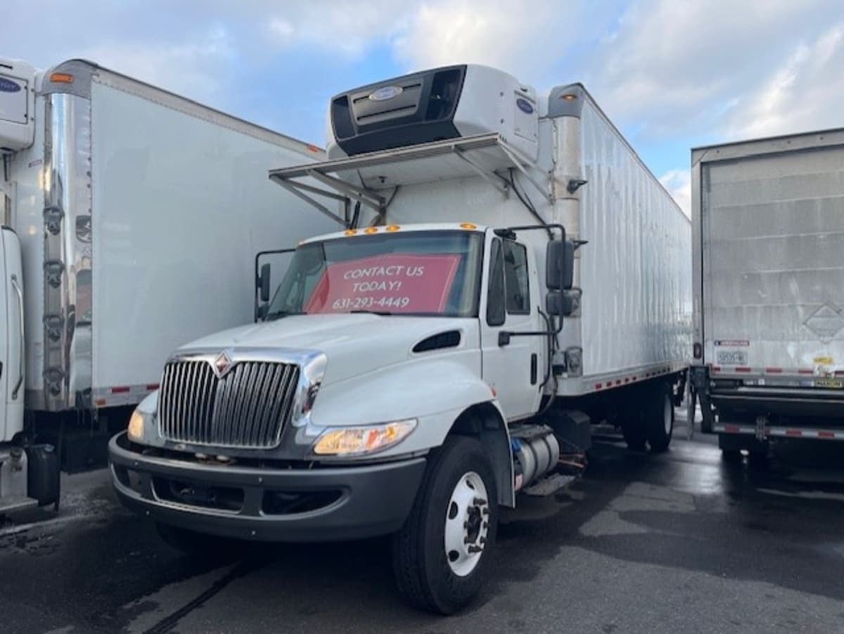 2019 INTERNATIONAL 4300 in Farmingdale, NY