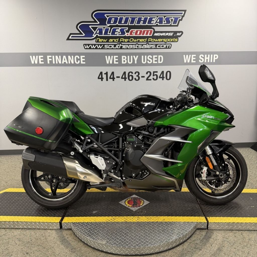 2025 Kawasaki NINJA H2® SX SE ABS SE+ in Milwaukee, WI